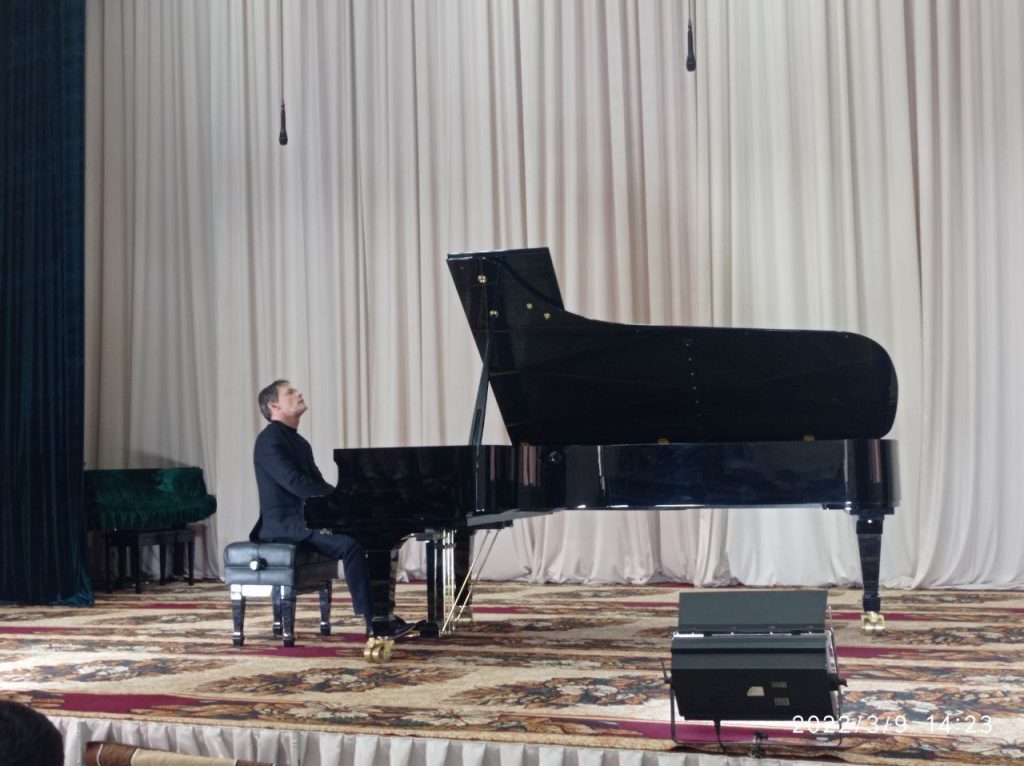Fransus pianisti Fransua Shaplen Samarqandda