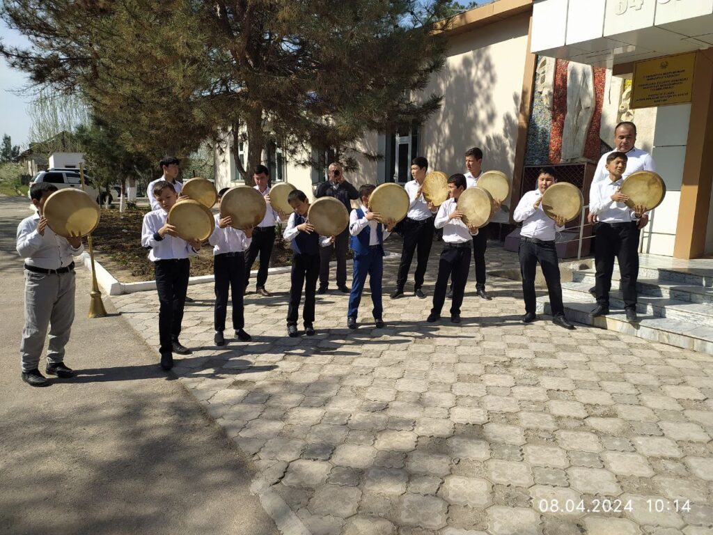 Samarqand viloyati madaniyat boshqarmasi hamda direktorlar kengasi tashabbusi bilan bolalar musiqa va san’at maktablari o’qituvchilarining navbatdagi o’quv-uslubiy seminar yig’ilishi Paxtachi tuman 34-son bolalar musiqa va san’at maktabida «Amaliy san’at» yo’nalishi bo’yicha o’tkazildi.