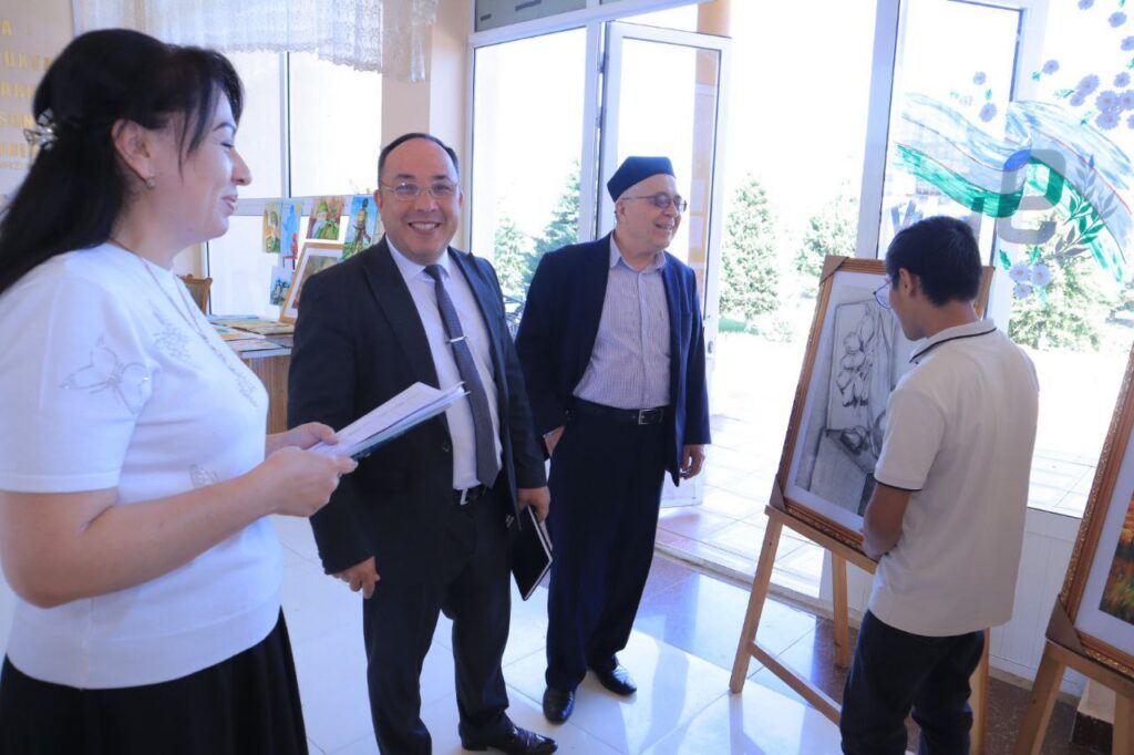 Tasviriy va amaliy san’at haftaligi munosabati bilan 7-may kuni Samarqand viloyat Kattaq’o’rg’on shahar 2-BMSM San’at bo’limi o’quvchilari tomonidan 9-may «XOTIRA VA QADRLASH KUNI»ga bag’ishlangan ko’rgazma bo’lib o’tdi.