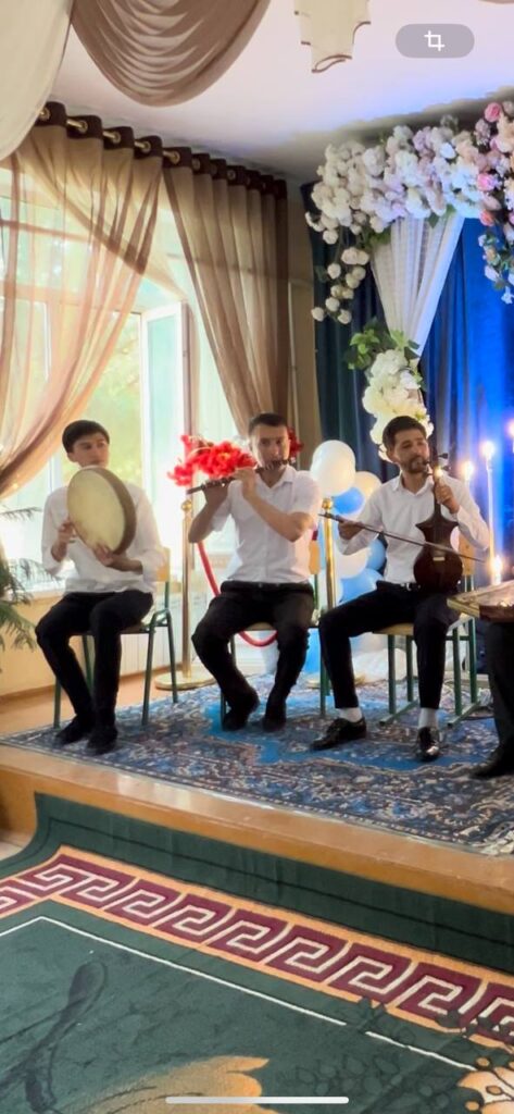 An’anaviy Sozandalik va Xonandalik bo’lim o’qituvchilari 2024-yil  8-may kuni O’zbekiston Respublikasi Prezidentining 2022-yil 2-fevraldagi PQ 112 sonli qarori ijrosini ta’minlash maqsadida shaxrimizdagi  50-Umumta’lim maktabiga borib  Musiqa va san’atga qiziqishi bor o’quvchilar uchun konsert, targ’ibot va tashviqot ishlarini olib borishdi. Kattaqo‘rg‘on Shahar 2-son BMSM