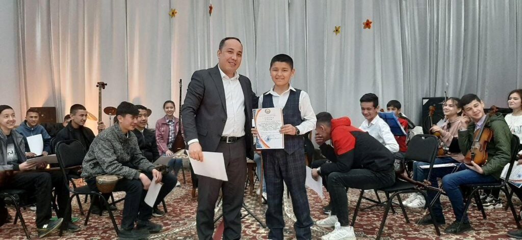 Maktab direktori Davron Nurmurodov hamda o‘qituvchilarning sa’y-harakatlari bilan o‘quvchilar viloyat, Respublika va xalqaro ko‘rik-tanlovlarda munosib o‘rinlarni egallab, maktab reytingini yuqoriga ko‘tarib kelmoqdalar.