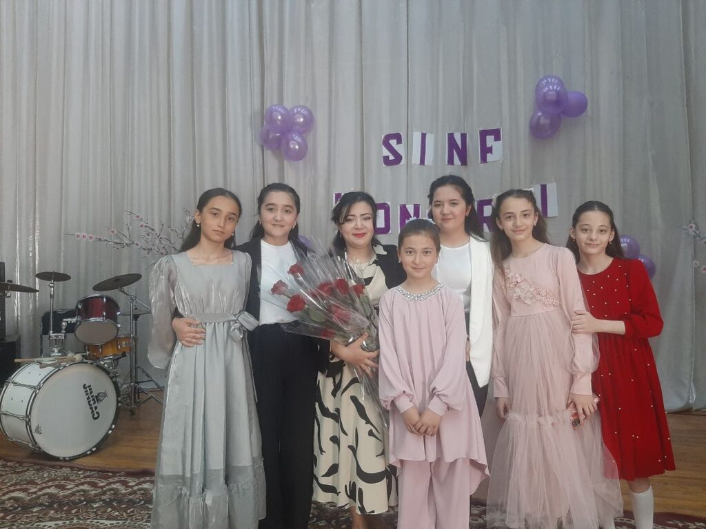 2025-yil 12-aprel kuni Kattaqo’rg’on shahar 2-son BMSM Fortepiano bo’limi o’qituvchisi Durdona Sirojiddinova tomonidan 🎼»Lirik taronalar»🎵 deb nomlangan konsert dasturi o’tkazildi. 🎹Konsert davomida sinf o’quvchilari tomonidan tayyorlangan turli xil musiqiy janrdagi asarlar ijro etildi.🎵🎶 Tadbirda ishtirok etgan ota-onalar  farzandlarining namoyishidan juda mamnun bo’ldilar!!!
